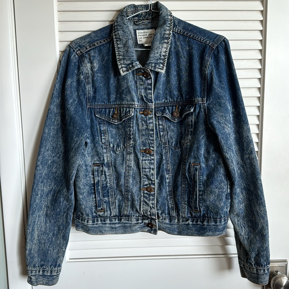 FOREVER 21 Premium Denim Vintage 90s Look Acid Wash Dark Blue Jean Jacket Size L